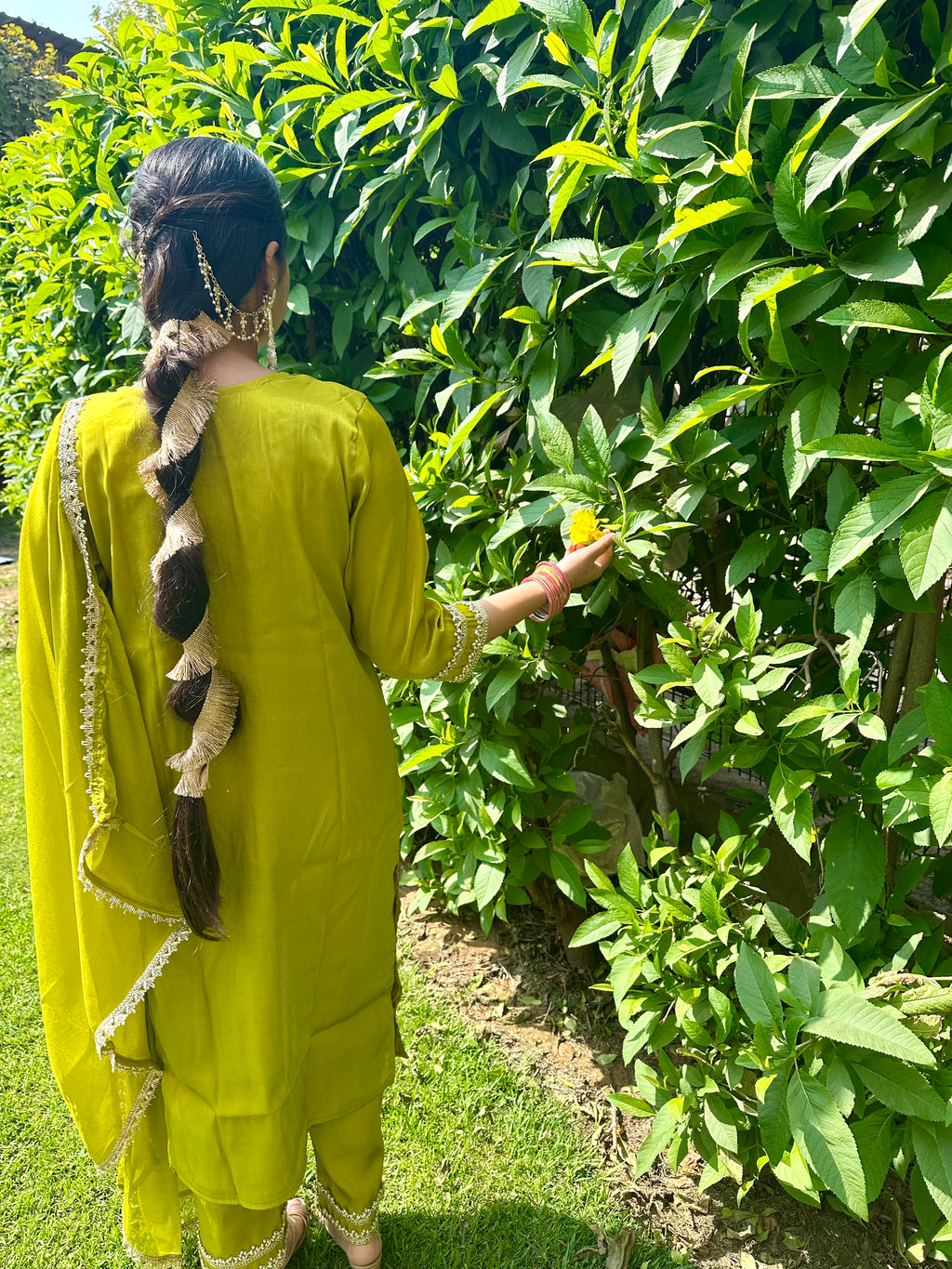Lime green palazzo suit set for Eid, handmade by Tohfay, featuring flowing palazzo pants and a matching embroidered top.